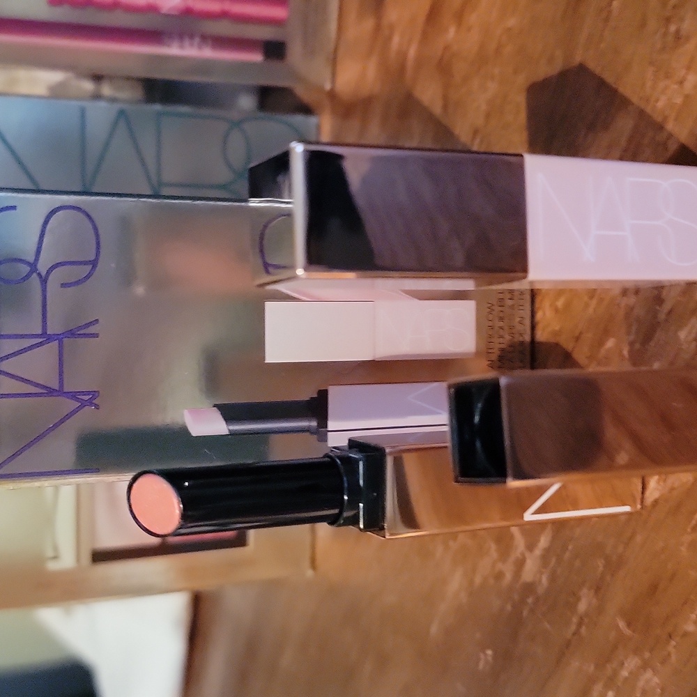 NARS Makeup Set with Pink and Red Shades - Picture 7 of 12